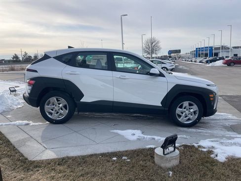 New 2026 Hyundai Kona SE image 6