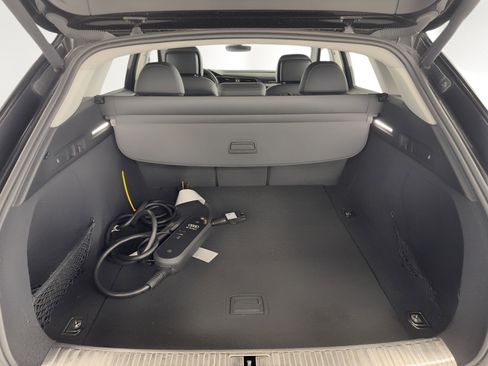 Used 2022 Audi e-tron Premium w/ Convenience Plus Package image 13