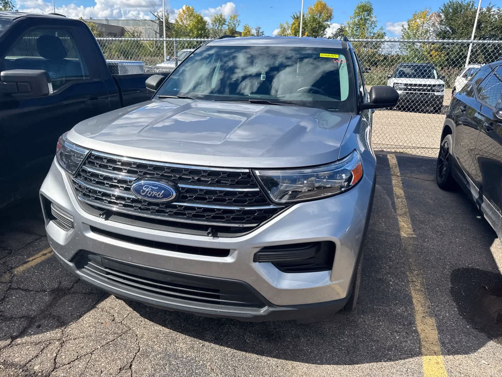 Used 2021 Ford Explorer XLT AWD/4WD image 3
