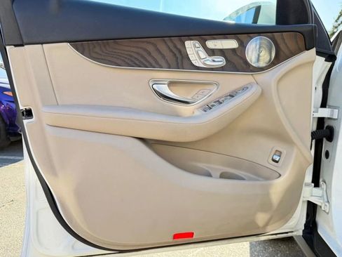 Used 2018 Mercedes-Benz GLC 300 4MATIC image 9