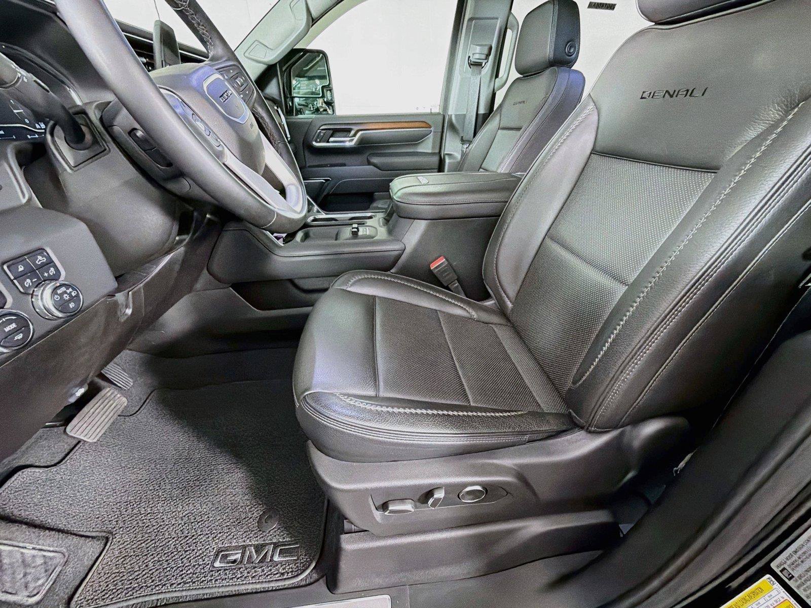 Used 2024 GMC Sierra 3500 Denali w/ Denali Reserve Package AWD/4WD image 2