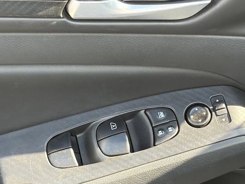 Used 2025 Nissan Altima 2.5 SV FWD image 7