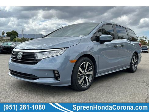 Used 2023 Honda Odyssey Touring image 1