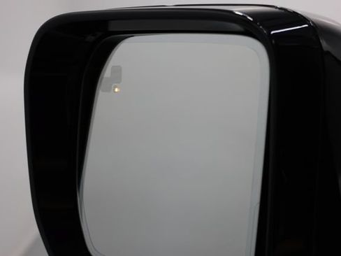 Used 2023 Land Rover Defender 90 V8 AWD/4WD image 98