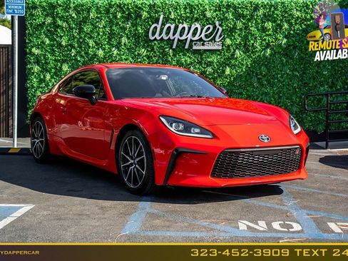 Used 2022 Toyota GR86 RWD image 3