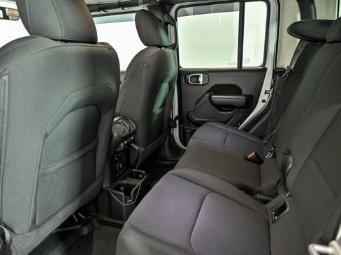 Used 2023 Jeep Gladiator Sport AWD/4WD image 13