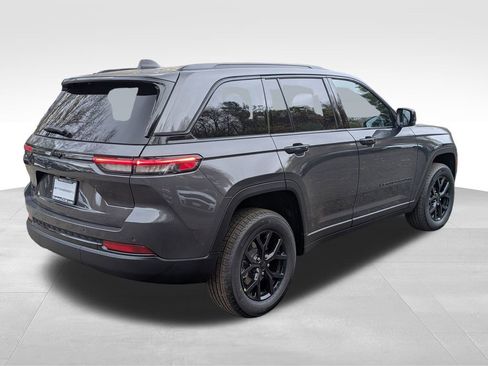 New 2025 Jeep Grand Cherokee Altitude image 3