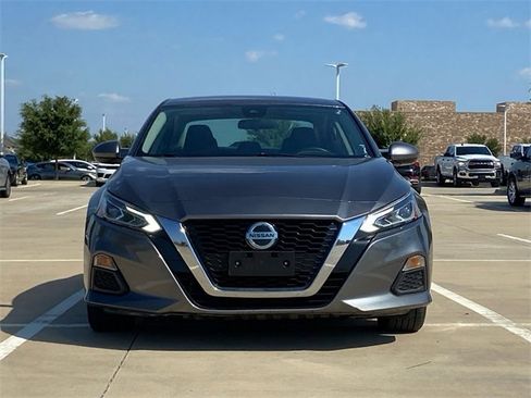 Used 2022 Nissan Altima 2.5 SV image 2