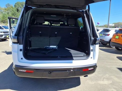 New 2026 Jeep Grand Wagoneer 4WD image 19