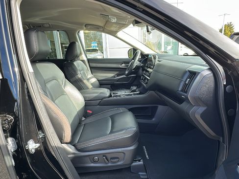 Certified 2024 Nissan Pathfinder SL image 22