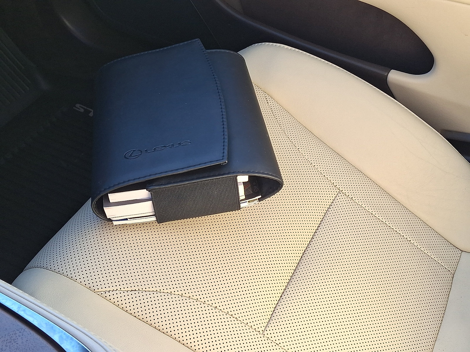 Used 2019 Lexus LS 500 AWD w/ Accessory Package (Z2) image 26