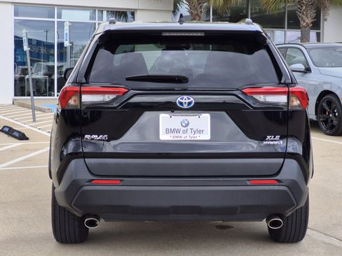 Used 2019 Toyota RAV4 XLE image 5