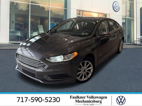Used 2017 Ford Fusion SE image 1