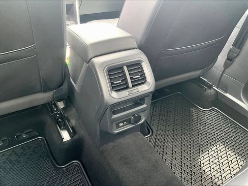 Used 2023 Volkswagen Tiguan SE R-Line AWD/4WD image 12