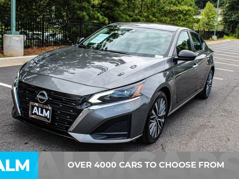 Used 2024 Nissan Altima 2.5 SV FWD image 2