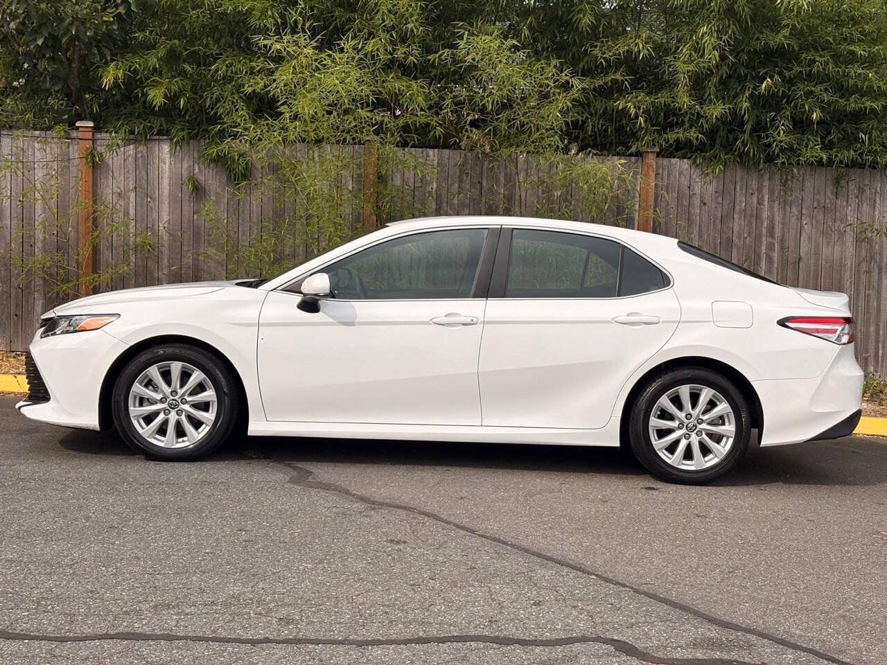 Used 2018 Toyota Camry LE FWD image 5