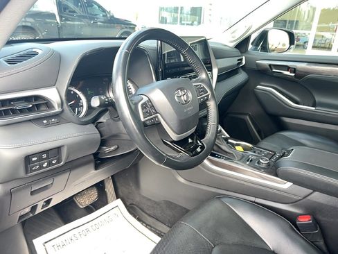 Used 2022 Toyota Highlander Limited image 17