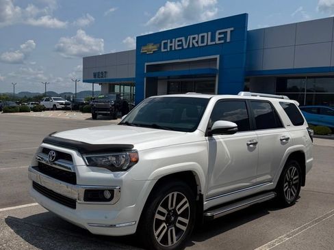 Used 2018 Toyota 4Runner Limited AWD/4WD image 2