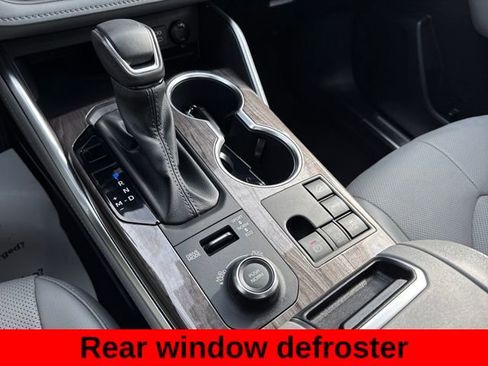 Used 2024 Toyota Highlander Platinum image 18