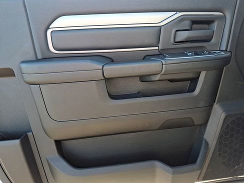 Used 2024 RAM 2500 Tradesman w/ Chrome Appearance Group image 12