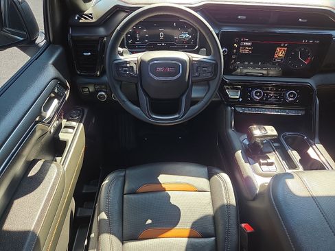 Used 2024 GMC Sierra 1500 AT4 w/ Technology Package AWD/4WD image 11