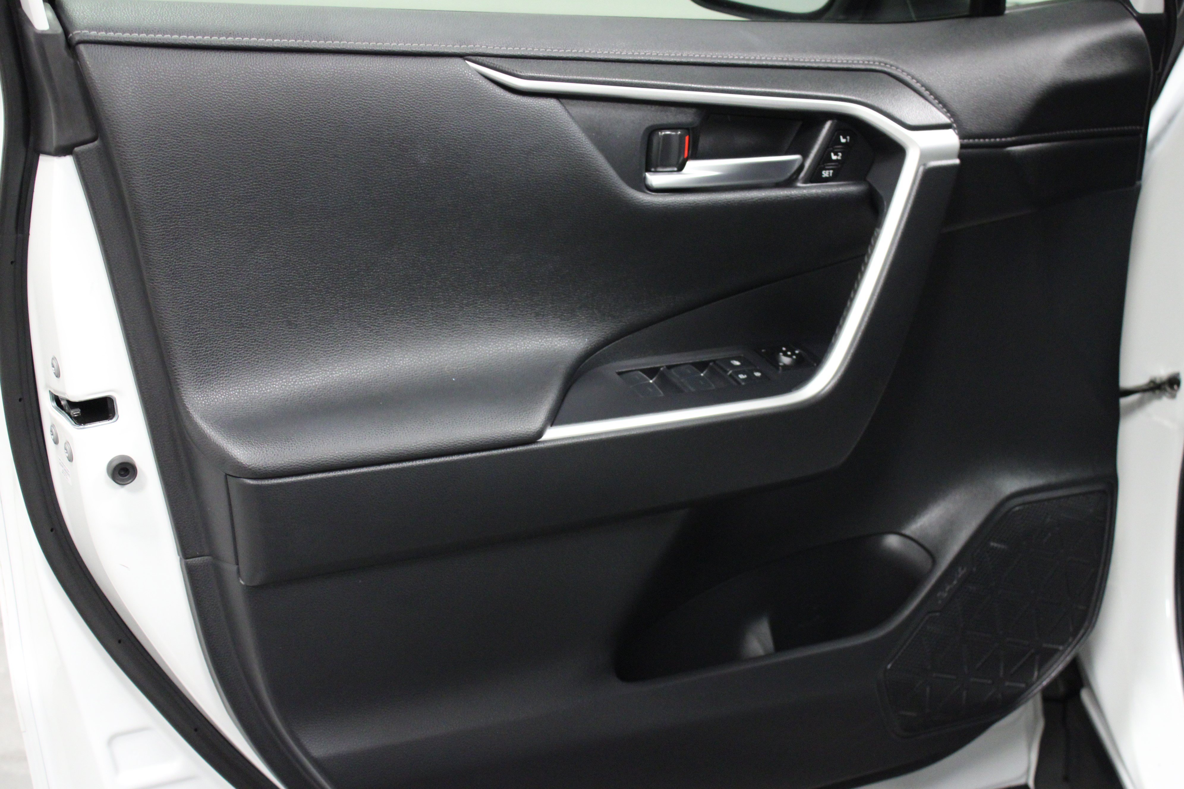 Used 2023 Toyota RAV4 Limited FWD image 11