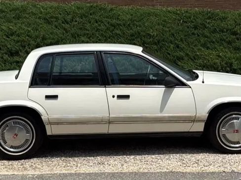 Used 1991 Oldsmobile Cutlass Calais Sedan FWD image 5
