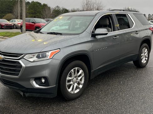 Used 2020 Chevrolet Traverse LT image 3