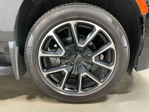 Used 2022 Chevrolet Tahoe RST w/ Sport Performance Package AWD/4WD image 6
