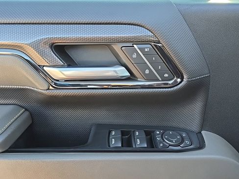 Used 2024 Chevrolet Silverado 2500 ZR2 w/ Technology Package image 14