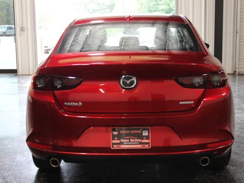 Used 2019 MAZDA MAZDA3 Sedan w/ Preferred Package FWD image 4