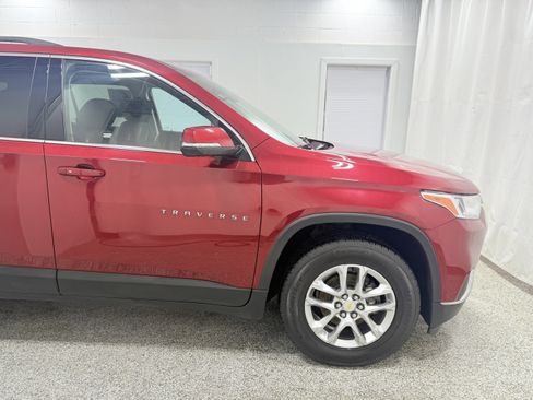 Used 2020 Chevrolet Traverse LT image 8