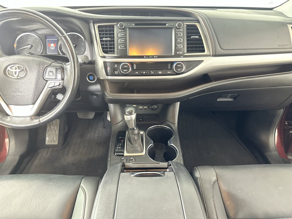 Used 2019 Toyota Highlander XLE FWD image 21