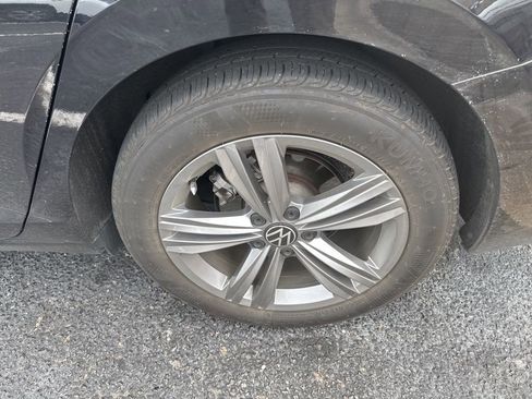 Used 2024 Volkswagen Jetta SE image 3