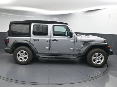 Used 2019 Jeep Wrangler Unlimited Sport S image 9