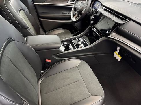 New 2026 Jeep Grand Cherokee Altitude AWD/4WD image 4