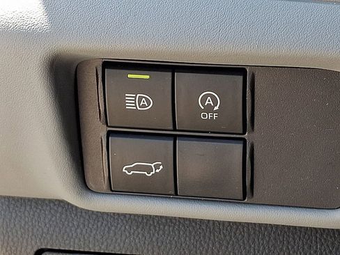 Used 2023 Toyota Highlander XLE image 26