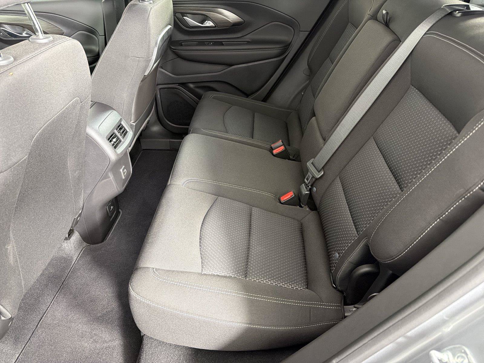 Used 2024 GMC Terrain SLE w/ Driver Convenience Package FWD image 18