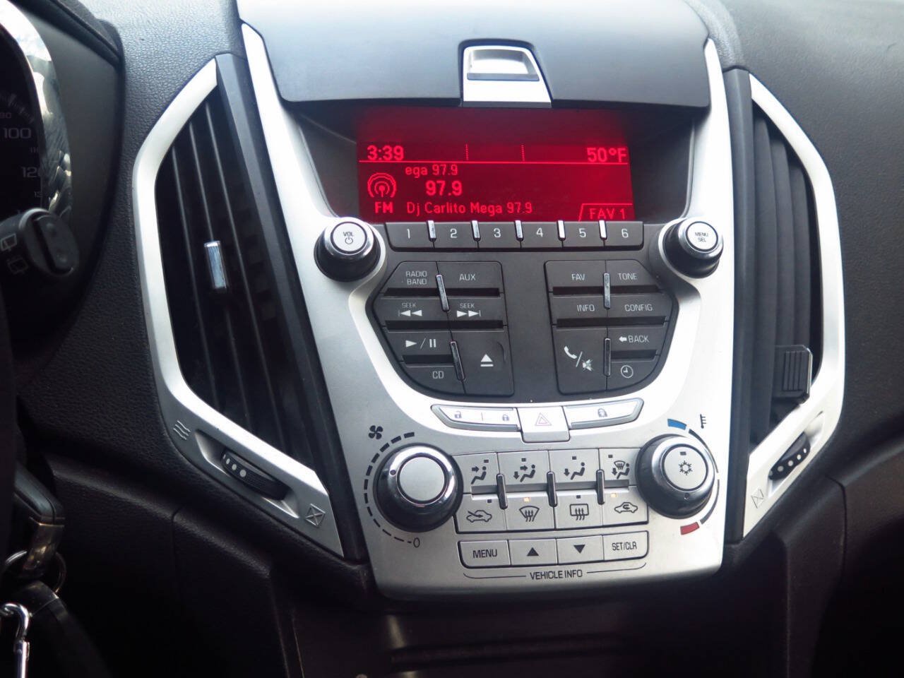 Used 2010 GMC Terrain SLE FWD image 25