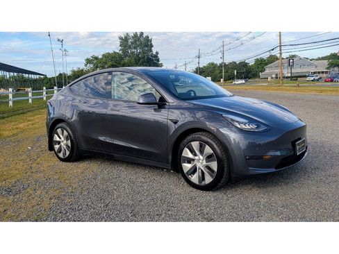 Used 2021 Tesla Model Y Long Range image 3