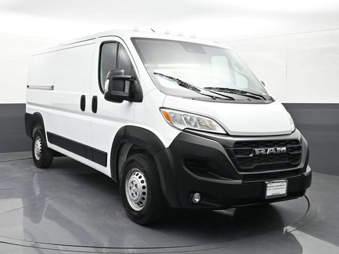 Used 2025 RAM ProMaster 2500 w/ Convenience Group FWD image 7