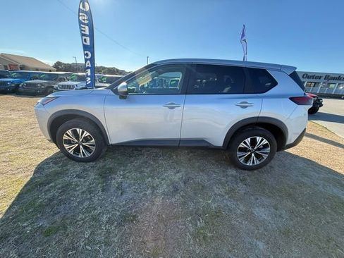 Used 2022 Nissan Rogue SV image 4