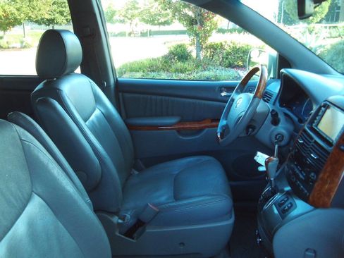 Used 2004 Toyota Sienna XLE FWD image 14