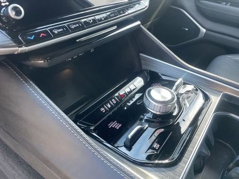 Used 2023 Jeep Wagoneer Series III w/ Rear Seat Video Group 1 image 11