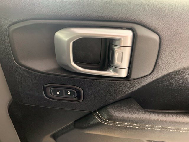 Used 2019 Jeep Wrangler Unlimited Sahara w/ Cold Weather Group AWD/4WD image 33