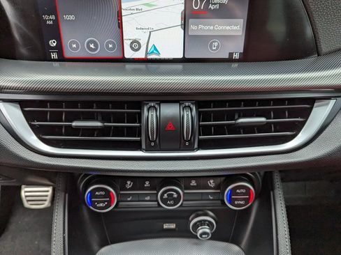 Used 2022 Alfa Romeo Stelvio Veloce AWD/4WD image 22
