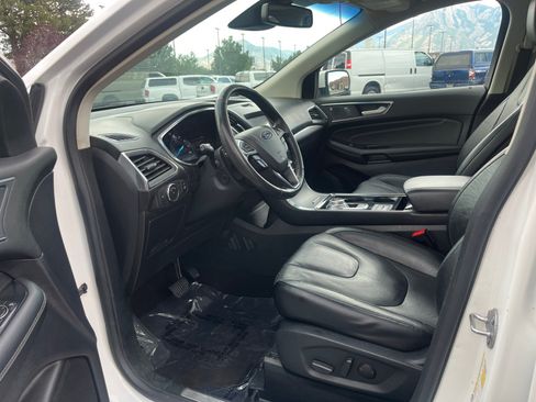 Used 2020 Ford Edge Titanium w/ Equipment Group 301A AWD/4WD image 10