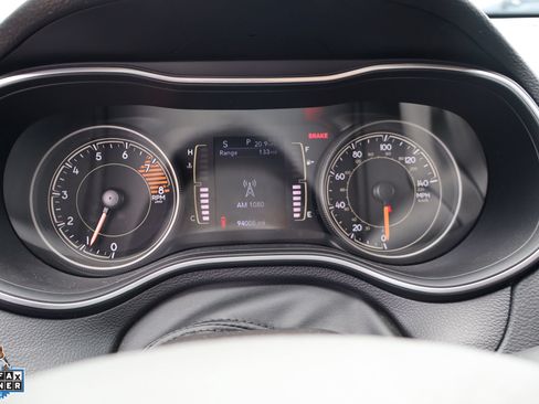 Used 2022 Jeep Cherokee Latitude AWD/4WD image 17