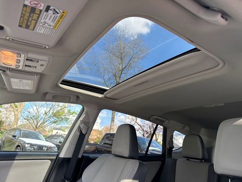 Used 2015 Toyota RAV4 Limited image 21