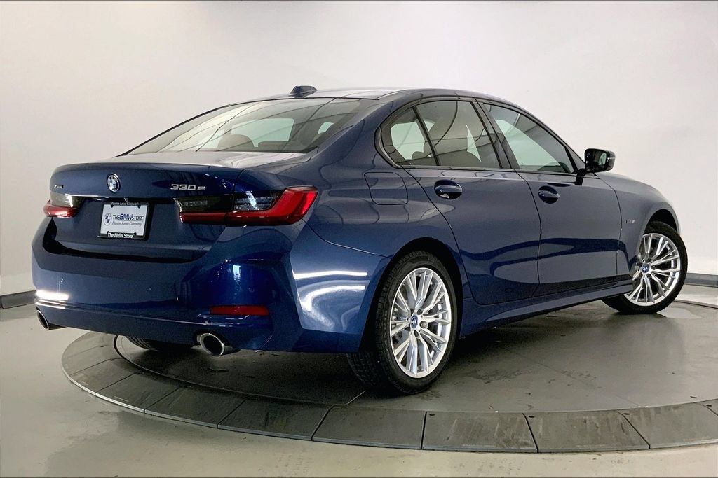 Used 2023 BMW 330e xDrive AWD/4WD image 12